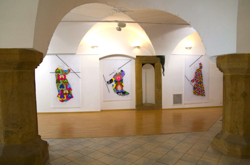 http://www.makisale.mirunadragan.com/files/gimgs/th-14_4installation_view.jpg