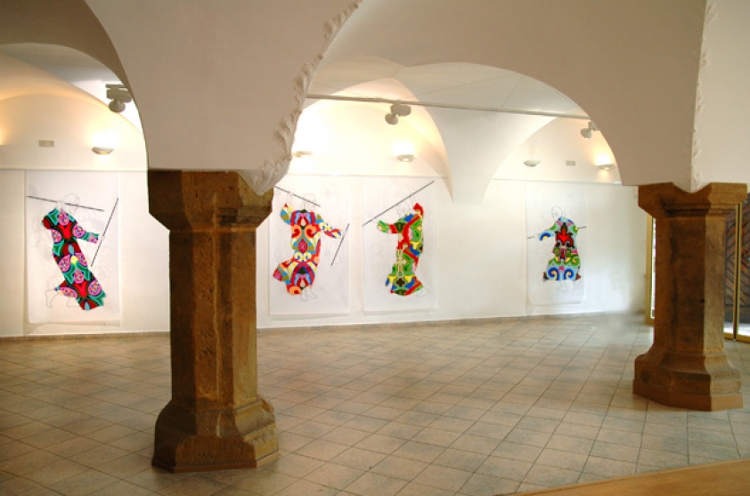 http://www.makisale.mirunadragan.com/files/gimgs/th-14_1installation_view.jpg